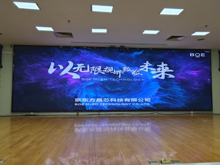 丁字橋***公司BTQ020安裝完畢，尺寸7.68x2.4m，像素點3840x1200
