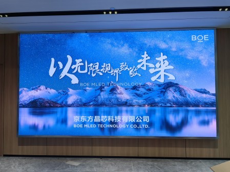 湖北專顯p1.8指導(dǎo)安裝完成  尺寸：4.48×2.4 像素點(diǎn)：2408×1290
